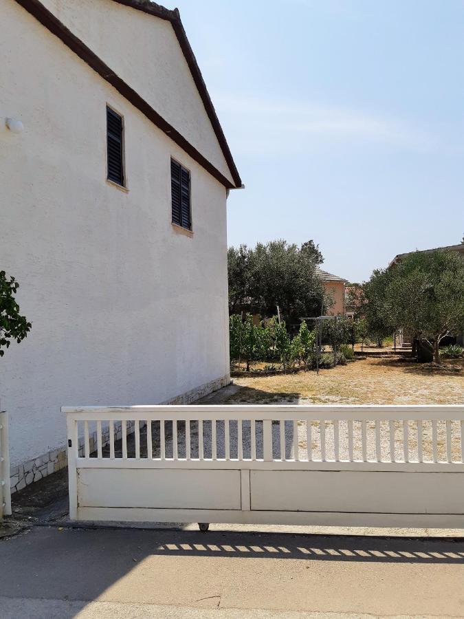 Dalmatino Apartmani Vir Exterior foto